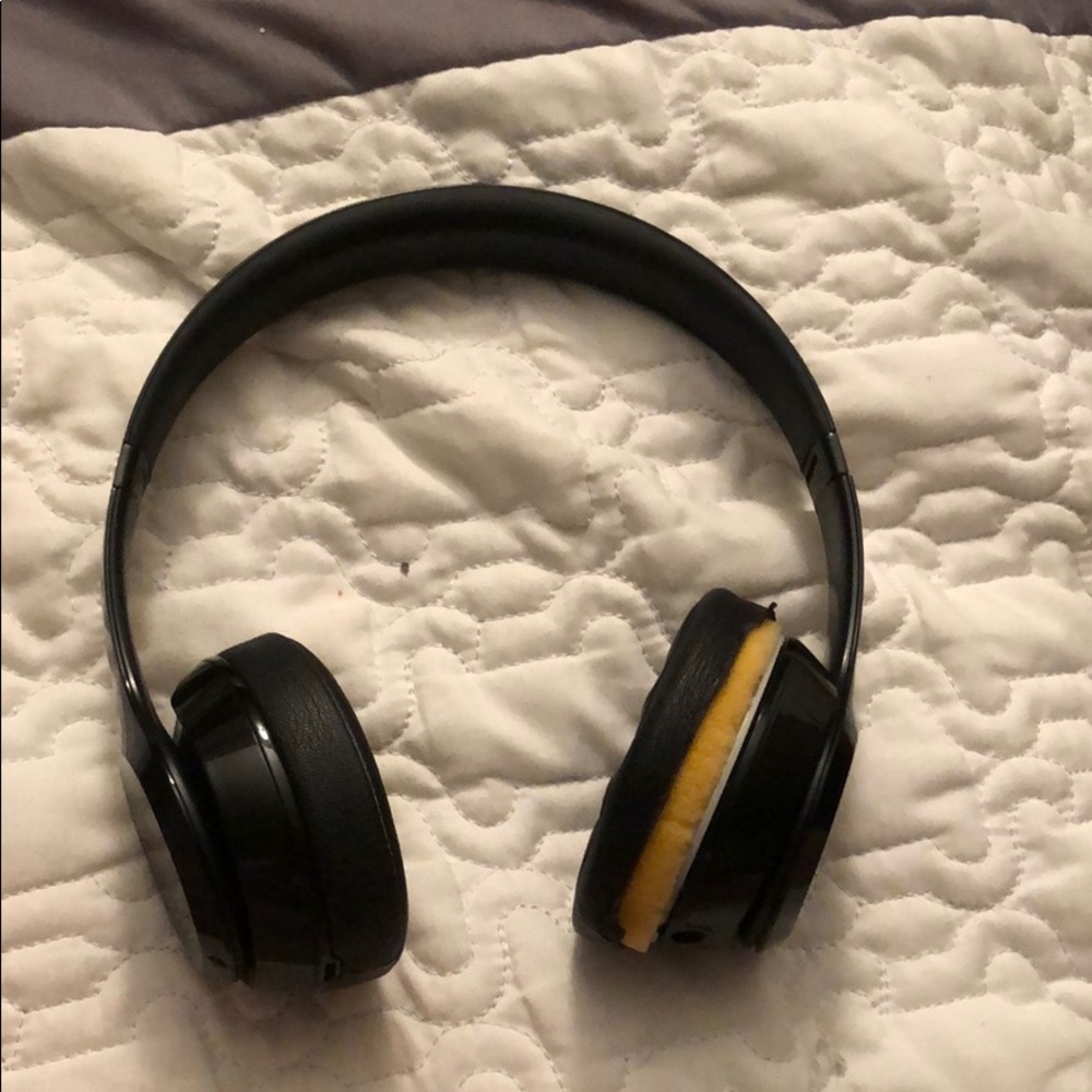 Black wireless beats!